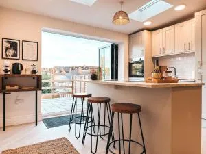 Ty Penllyn by Solace Stays - Rogerstone