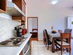 Apartment Gabi - MDN168 by Interhome