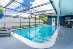 Relaxing Getaway 4 Bedroom, Pool and 18 minutes to the Beach - 米拉玛