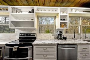 Secluded Cabin Stunning Mtn View Paved Drive
