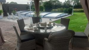 B&B / Chambres d'hotes Pressoir Les CAMPENOTTES : photos des chambres