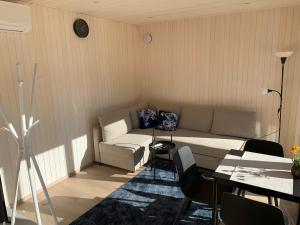 Puhkemaja metsa sees