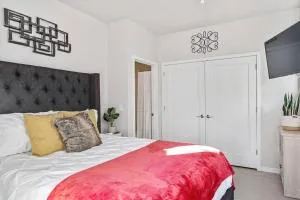 Beautiful 1-Bed & Den - Mound