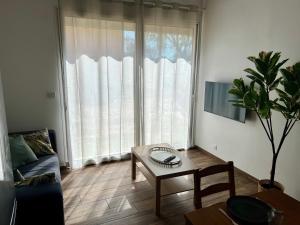 Maisonnette avec petite forêt