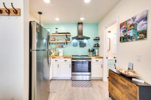 Cozy Cottage Minutes to Downtown Southport!