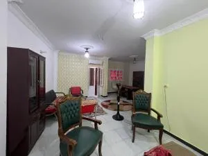 شقه ١٨٠ متر مكيفه لك بالكامل بشارع محمد فتحي الرئيسي وسط البلد قريبه من نهر النيل وكل الخدمات والجامعه والمستشفيات والنوادي - Ṭalkha