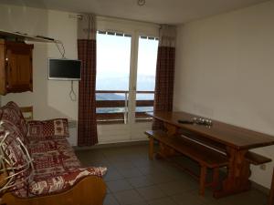 3 pièces au pied des pistes avec balcon, 2 chambres - FR-1-557-23