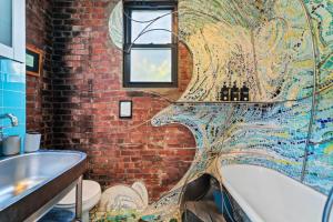 Bushwick Gem- Art Infused 2BR with Rooftop at 