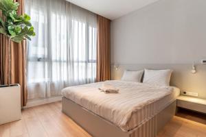 The Rixx Lancaster Apartment