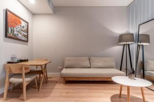 The Rixx Lancaster Apartment