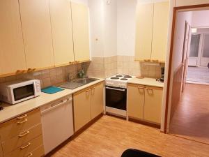 LibO-apartment, Saarijärvi 17 with free parking