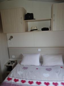 Appartements AU 120 Grand mobilhome clim : photos des chambres