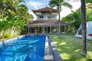 Tropical garden villa near Seminyak Beach, with private pool