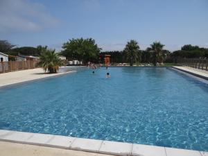 Appartements AU 120 Grand mobilhome clim : photos des chambres