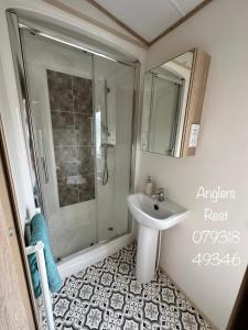 Anglers Rest, with Hot Tub and Private Fishing Peg