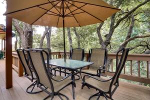 Spacious Pine Mountain Club Cabin w Fire Pit