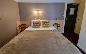 Hotels Logis Central Hotel & Spa : Chambre Double Standard