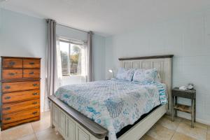Okaloosa Island Condo Near Boardwalk and Beach!