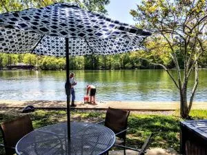 Spacious Lakeside Country Getaway! - Mountain Pine