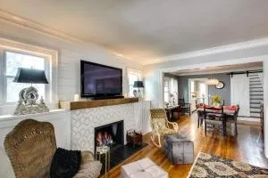 Charming Kansas City Cottage 5 Mi to Downtown - Westwood