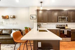 Modern condo in the heart of uptown Butte - Unit B