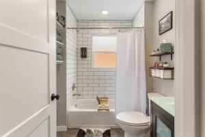 Modern condo in the heart of uptown Butte - Unit B