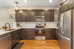 Modern condo in the heart of uptown Butte - Unit B