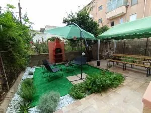 Casa Clara Oristano centro con giardino - Solarussa