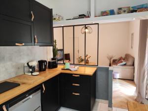 LE PETIT ANGLE APPARTEMENT 2 Pièces, plein centre ville, près de la gare jusquà 4 personnes