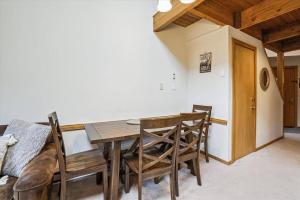 Comfortable Highridge C7 One Bedroom Plus Loft with Fireplace and Hot Tub Access
