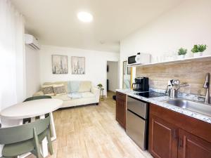 Stylish 1K bed Suit with Shared Pool 512