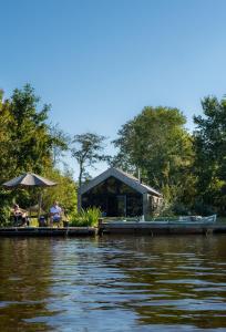 Pean-buiten Waterlodges