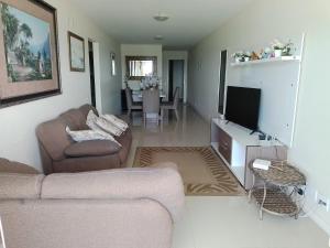 Frente Mar! 3 Quartos com Ar, 2 Vagas e Lazer Incrível com Piscina e Churrasqueira