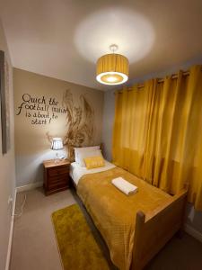 Holiday Home In Cardiff, Sleeps 8