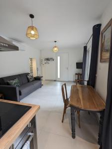 Latelier: charmante annexe indépendante