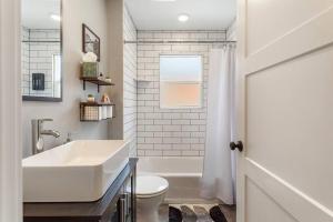 Modern condo in the heart of uptown Butte - Unit A