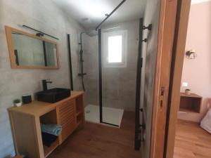 Villas Charmante maison avec piscine : photos des chambres