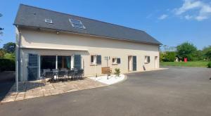 Maisons de vacances Grande maison , jardin,flipper,babyfoot, ping pong, 1 km mer, proche golf, Port en Bessin, Bayeux et plages du debarquement, adaptee enfants : photos des chambres