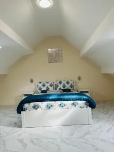 silver house - 塞纳河畔皮埃尔菲特