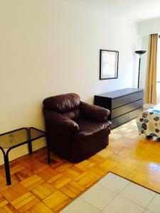 Stylish Montreal Apartment: Comfortable Stay in the Golden Square Mile