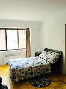 Stylish Montreal Apartment: Comfortable Stay in the Golden Square Mile