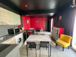 Appartements Societe Key-s Meaux Suite Red and Black : photos des chambres