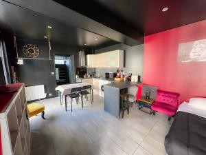 Appartements Societe Key-s Meaux Suite Red and Black : photos des chambres