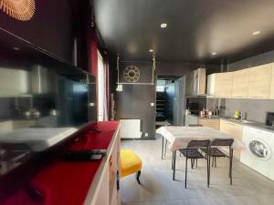 Appartements Societe Key-s Meaux Suite Red and Black : photos des chambres