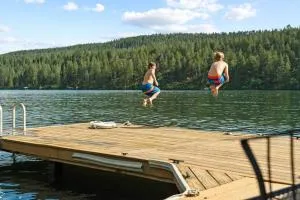 Luxe Lake Home Reflect Recharge and Reconnect - Chewelah