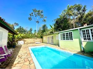 Casa com piscina e churrasqueira em Ubatuba SP