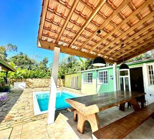 Casa com piscina e churrasqueira em Ubatuba SP