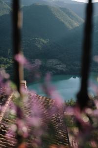 Lago del Turano - La Taverna con cucina open space e free WI-FI
