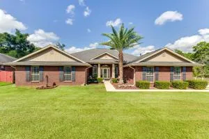 Pensacola Home with Private Lanai, 9 Mi to Downtown! - Olive