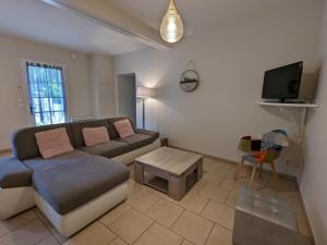 Maison rénovée près dAngoulême avec jardin privé - FR-1-653-208